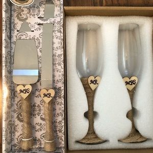 Mr. & Mrs. cake cutting and champagne flute set🥂